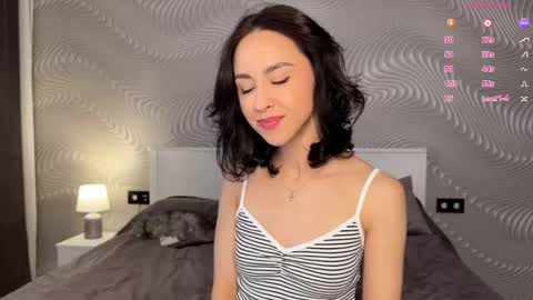 Mia online show from 04.28.26