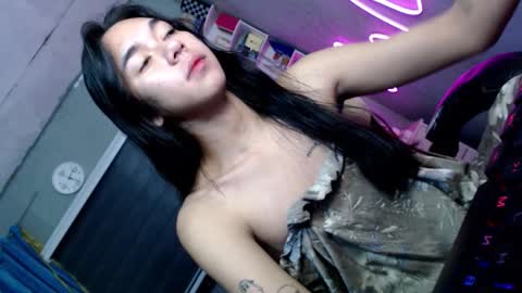 Mia online show from 11.28.25