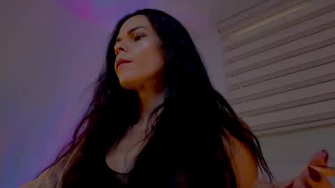 Mia online show from 09.30.25