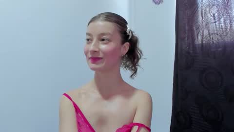 Snapshot of miavolkova_ chatting on 09.17.25  Chloe  online show from 09.17.25