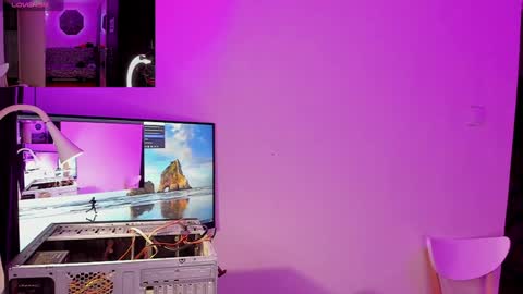 Snapshot of michael_wolfborn chatting on 12.06.24 Michael online show from 12.06.24