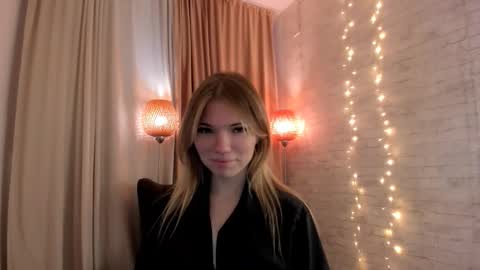 Snapshot of michaelafoxx chatting on 11.10.25 MichaelaFoxx online show from 11.10.25