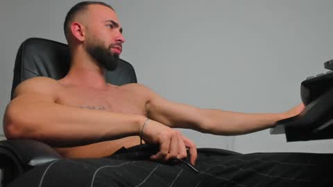 MichaelEvansx online show from 12.21.24