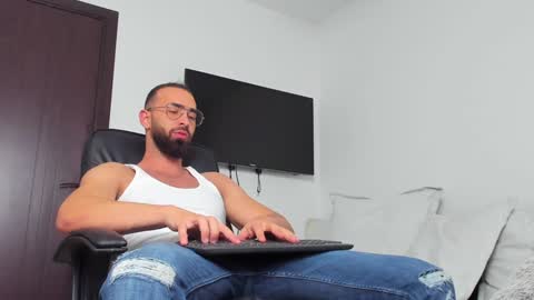 MichaelEvansx online show from 01.05.25