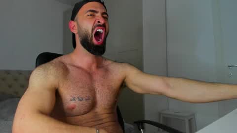Snapshot of michaelevansx chatting on 05.10.26 MichaelEvansx online show from 05.10.26