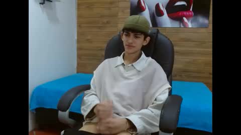 Snapshot of michaelkoiv chatting on 12.05.25 michaelkoiv online show from 12.05.25