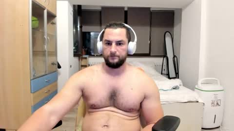 Snapshot of michaelragnar90 chatting on 11.12.25 michaelragnar90 online show from 11.12.25