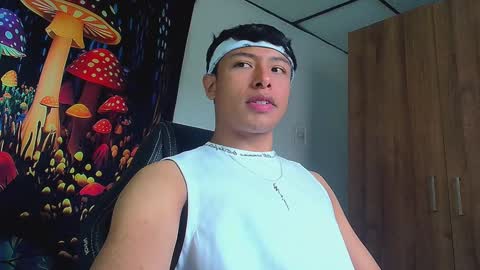 Snapshot of michaelstones chatting on 01.22.25 michaelstones online show from 01.22.25