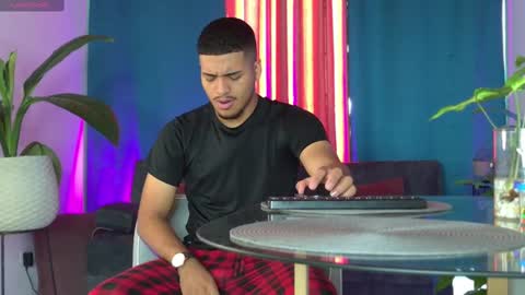 Snapshot of michel_g22 chatting on 09.19.25 michel g22 online show from 09.19.25