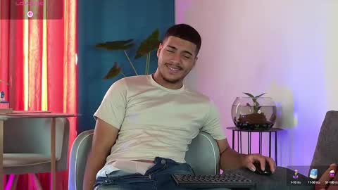 Snapshot of michel_g22 chatting on 09.23.25 michel g22 online show from 09.23.25