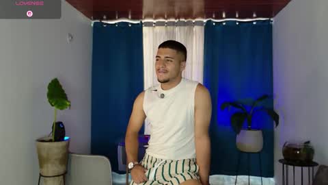 Snapshot of michel_g22 chatting on 10.22.25 michel g22 online show from 10.22.25