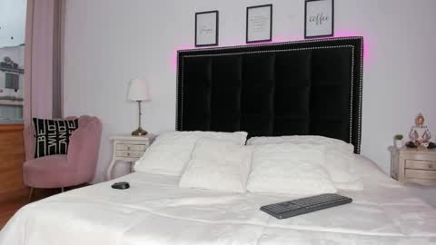 michel_owens online show from 03.12.26