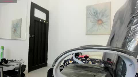 Snapshot of michell_dss chatting on 11.16.25 michell_dss online show from 11.16.25