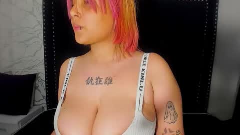 Snapshot of michell_rx chatting on 04.01.26 michell rx online show from 04.01.26