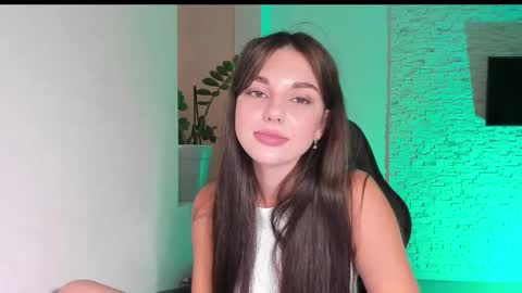 Snapshot of michelliibeautiful chatting on 09.26.25 Michellee online show from 09.26.25