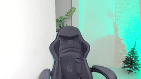 Michellee online show from 12.18.25