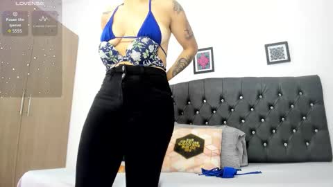 Snapshot of michellmorgans chatting on 10.10.25 michellmorgans online show from 10.10.25