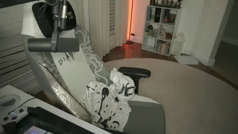 Snapshot of mickaelawest chatting on 12.15.25 Mickaela West online show from 12.15.25