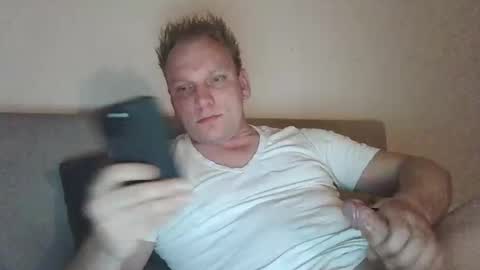 Snapshot of mickkxl chatting on 12.12.24 mickkxl online show from 12.12.24