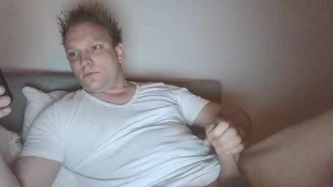 Snapshot of mickkxl chatting on 12.30.24 mickkxl online show from 12.30.24