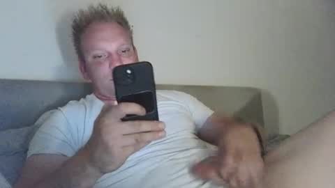 Snapshot of mickkxl chatting on 09.11.25 mickkxl online show from 09.11.25