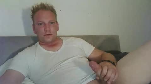 Snapshot of mickkxl chatting on 09.29.25 mickkxl online show from 09.29.25