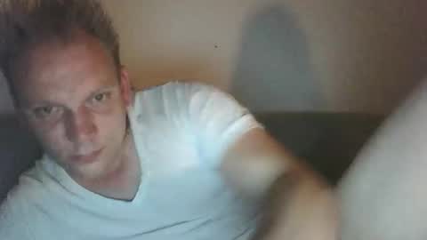 Snapshot of mickkxl chatting on 10.17.25 mickkxl online show from 10.17.25