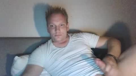 Snapshot of mickkxl chatting on 10.19.25 mickkxl online show from 10.19.25