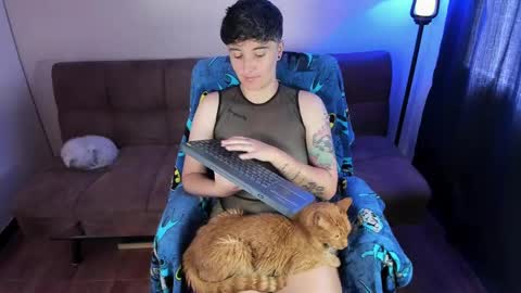 Snapshot of midnight07_ chatting on 09.25.25 Blue online show from 09.25.25