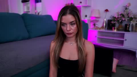 Snapshot of midnight_seduction chatting on 11.05.25 Alice online show from 11.05.25