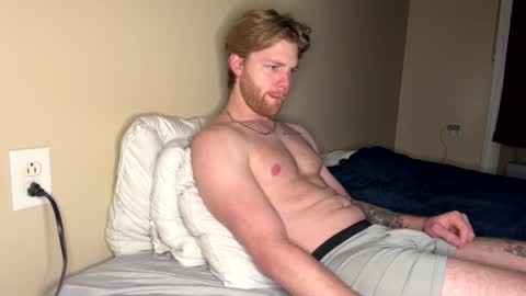 Snapshot of midnightcouple00 chatting on 12.21.25 SexyLatinaCouple online show from 12.21.25