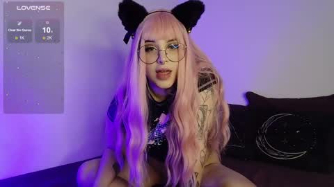 Snapshot of midnightkitten_ chatting on 10.20.25 Nana online show from 10.20.25