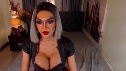 Snapshot of midnightscentxx chatting on 01.12.25 KATE online show from 01.12.25