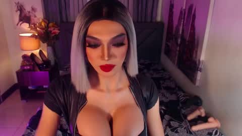 Snapshot of midnightscentxx chatting on 01.19.25 KATE online show from 01.19.25