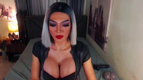 Snapshot of midnightscentxx chatting on 02.09.25 KATE online show from 02.09.25