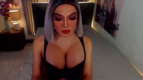 Snapshot of midnightscentxx chatting on 10.05.25 KATE online show from 10.05.25