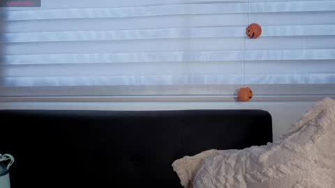 midori__san online show from 12.02.25