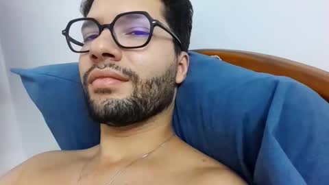 Snapshot of midoumas1 chatting on 11.08.25 Sam online show from 11.08.25