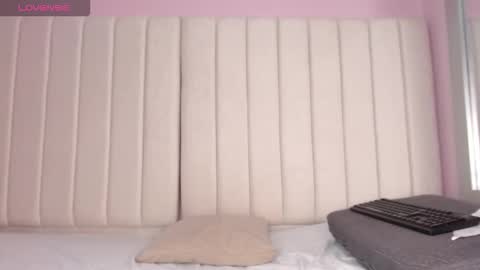 Snapshot of miel_alisha chatting on 11.20.25 miel online show from 11.20.25