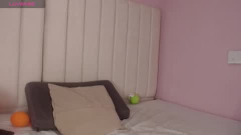 Snapshot of miel_alisha chatting on 11.27.25 miel online show from 11.27.25