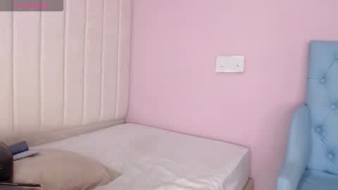 Snapshot of miel_alisha chatting on 11.30.25 miel online show from 11.30.25