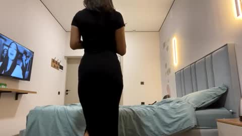 Mia online show from 11.24.25