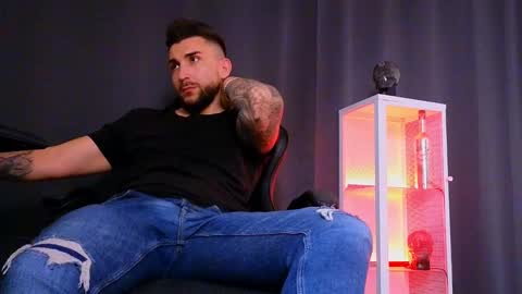 Snapshot of mightyaaron chatting on 02.11.25 MightyAaron online show from 02.11.25