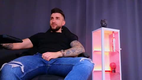 Snapshot of mightyaaron chatting on 02.11.25 MightyAaron online show from 02.11.25