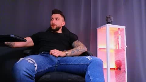 Snapshot of mightyaaron chatting on 02.13.25 MightyAaron online show from 02.13.25