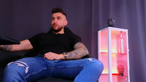 Snapshot of mightyaaron chatting on 02.19.25 MightyAaron online show from 02.19.25