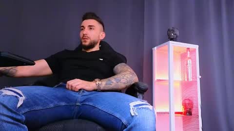 Snapshot of mightyaaron chatting on 02.23.25 MightyAaron online show from 02.23.25