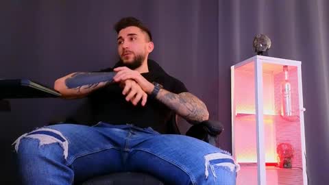 Snapshot of mightyaaron chatting on 03.04.25 MightyAaron online show from 03.04.25