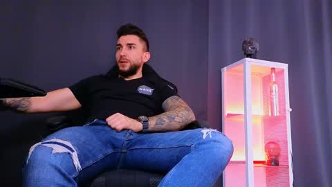 Snapshot of mightyaaron chatting on 03.07.25 MightyAaron online show from 03.07.25