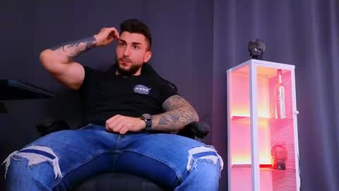 Snapshot of mightyaaron chatting on 03.07.25 MightyAaron online show from 03.07.25